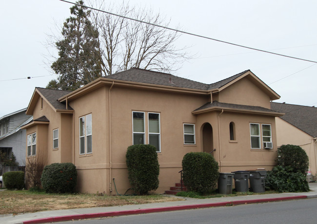 457 Walnut St in Woodland, CA - Foto de edificio - Building Photo