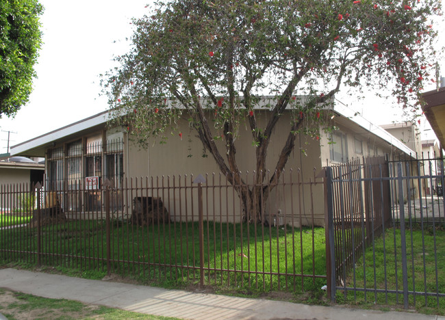 10230 S 10th Ave in Inglewood, CA - Building Photo - Building Photo