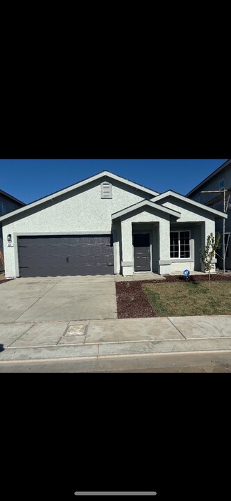 644 Cadiz Ave in Merced, CA - Building Photo