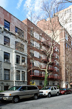 166 W 76th St in New York, NY - Building Photo - Building Photo