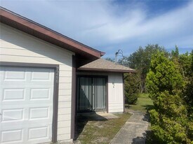 7266 Pond Cir in Spring Hill, FL - Building Photo