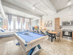 555 Evergreen St in Dallas, TX - Building Photo - Building Photo