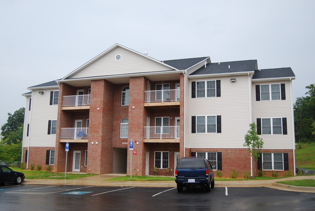 CEDAR HILL APARTMENTS