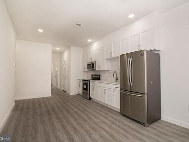 2437 S 13th St in Philadelphia, PA - Building Photo
