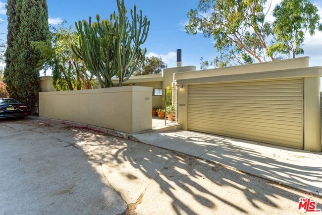 property at 1519 N Easterly Terrace