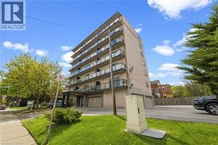 326 Hunter St E in Hamilton, ON - Building Photo