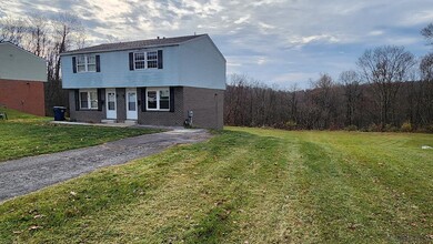 429 Devon Dr in Johnstown, PA - Building Photo - Building Photo