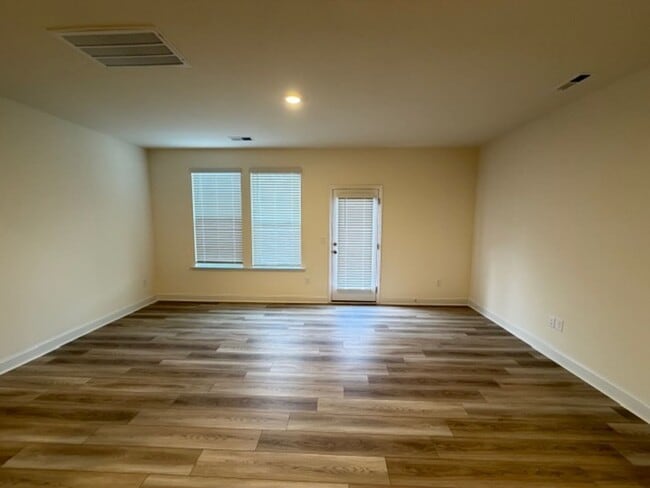 1255 Hammond Dr in Mebane, NC - Building Photo - Building Photo