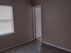 2432 E Timberview Ln in Arlington, TX - Building Photo - Building Photo