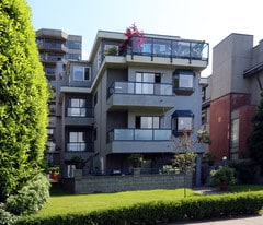2436 W 2nd Ave in Vancouver, BC - Building Photo