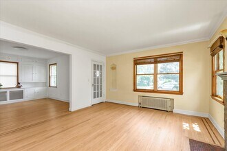 18 Hathaway Dr in Garden City, NY - Building Photo - Building Photo