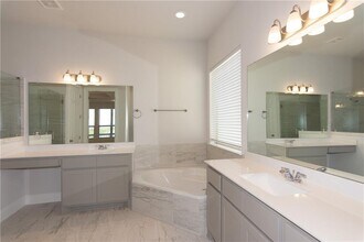 3300 Scenic Valley Dr in Leander, TX - Building Photo - Building Photo