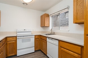 Sunset House Apartments in Spokane, WA - Building Photo