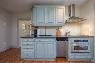 430 S Mountain Rd in New City, NY - Building Photo - Building Photo