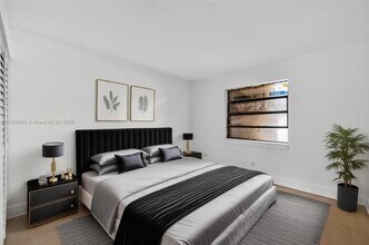 4198 Lakeside Dr in Tamarac, FL - Building Photo - Building Photo