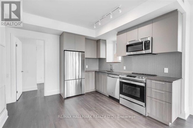 20-1920 Brin Dr in Toronto, ON - Building Photo - Building Photo