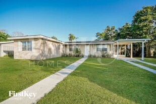 21586 Edgewater Dr in Port Charlotte, FL - Building Photo