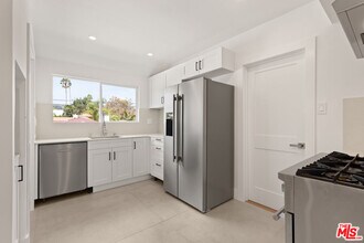 545 N La Jolla Ave in Los Angeles, CA - Foto de edificio - Building Photo