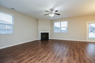 233 Autumn Terrace Ln in Clarksville, TN - Building Photo - Building Photo