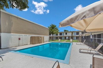 Villa Nueva Apartments in Houston, TX - Building Photo - Building Photo