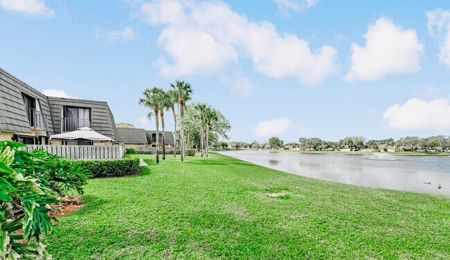 2439 24th Way in West Palm Beach, FL - Building Photo - Building Photo