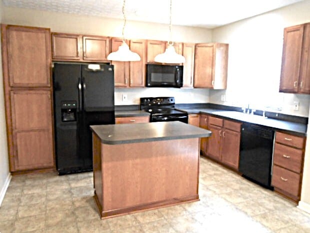 402 Rolling Acre Dr in Lithopolis, OH - Building Photo - Building Photo