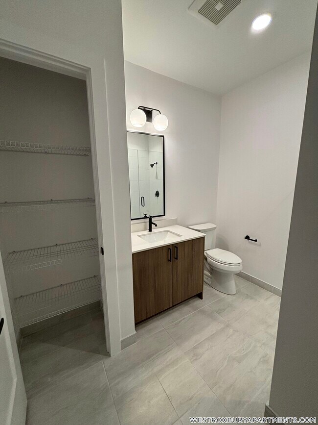 199 Gardner St in Boston, MA - Foto de edificio - Building Photo