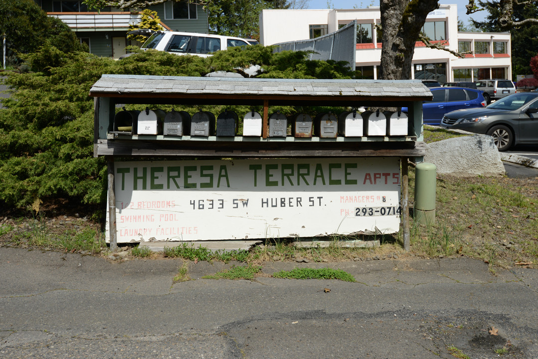 Theresa Terrace Apartments in Portland, OR - Building Photo