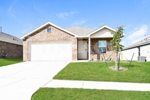 1061 Crestview Dr in Hutchins, TX - Building Photo