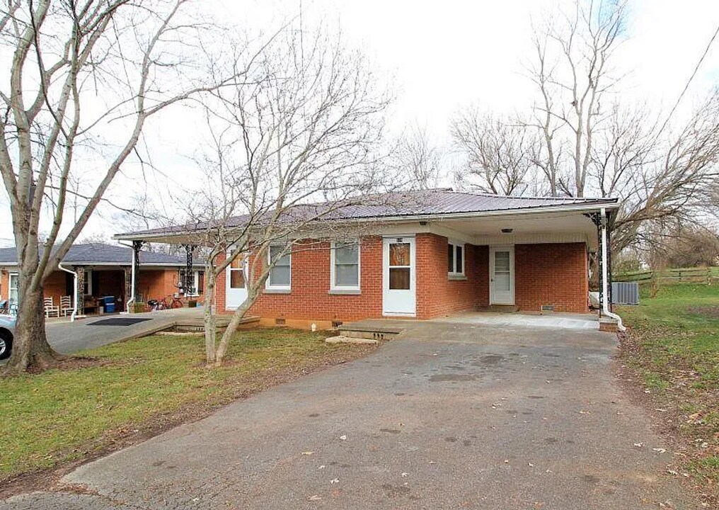 607 Owens St in Cave City, KY - Building Photo