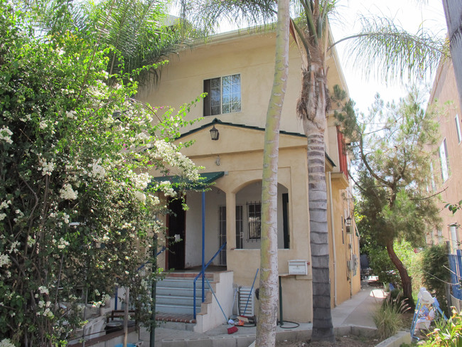 218 N Soto St in Los Angeles, CA - Foto de edificio - Building Photo