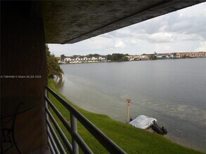 2750 W 60th St in Hialeah, FL - Building Photo - Building Photo