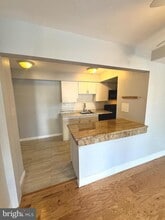 2625 Wagon Dr, Unit 338 in Alexandria, VA - Foto de edificio - Building Photo