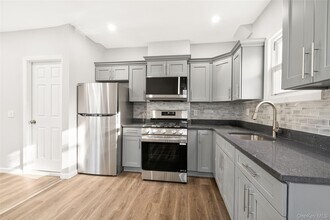 21 Elysian Ave in Nyack, NY - Building Photo - Building Photo