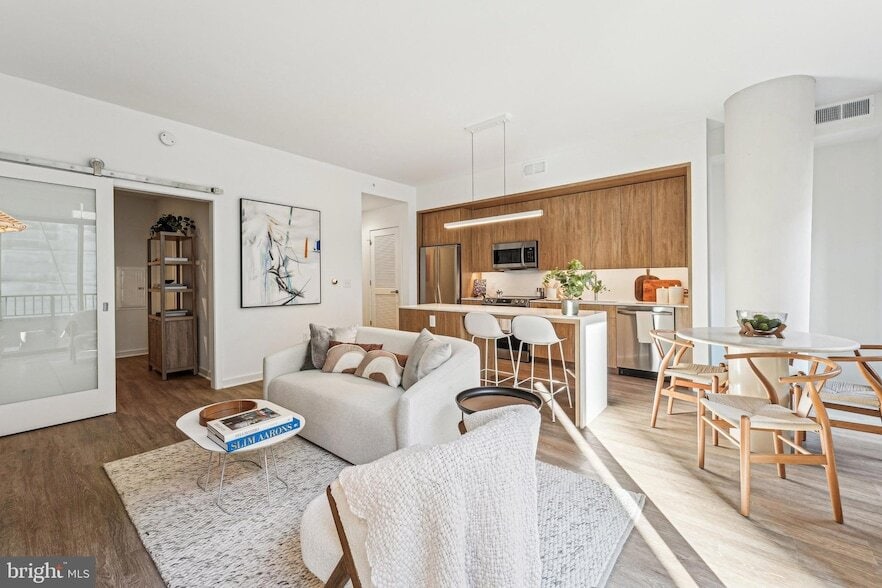 4909 Auburn Ave, Unit 1101 in Bethesda, MD - Building Photo