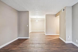 The Village at Crestview Apartments in Madison, TN - Building Photo - Building Photo