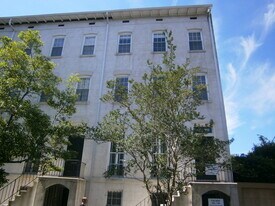 107 W Taylor St, Unit Upper in Savannah, GA - Building Photo