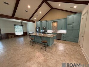 17448 George Oneal Rd in Baton Rouge, LA - Building Photo - Building Photo