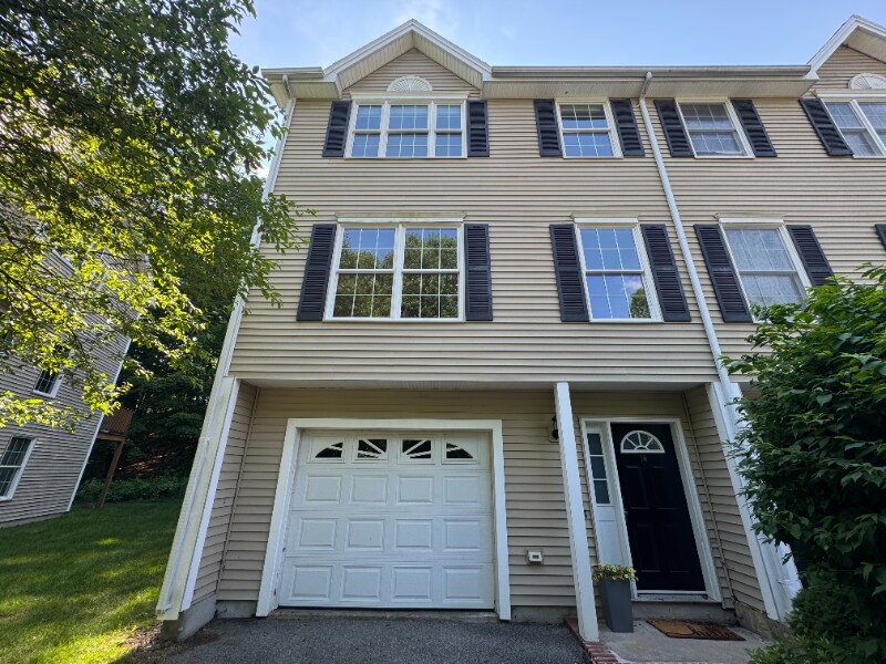 14 Woodside Dr in Gorham, ME - Building Photo