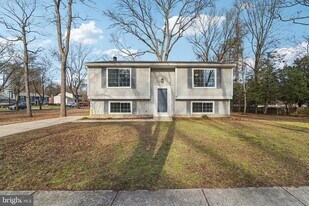308 Raussell Pl in Severna Park, MD - Building Photo