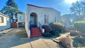 1011 Ramona Ave in Albany, CA - Building Photo