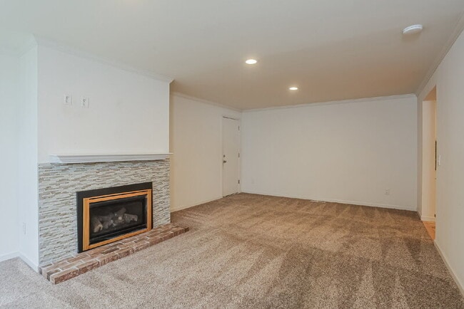 10278 NE 129th Ln in Kirkland, WA - Building Photo - Building Photo