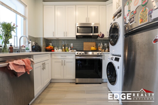 12 Cottage St, Unit 3 in Boston, MA - Building Photo - Building Photo
