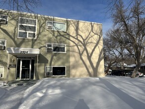 3104 Victoria Avenue in Regina, SK - Building Photo - Building Photo