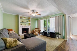 6919 10 Oaks Cir in Austin, TX - Building Photo - Building Photo