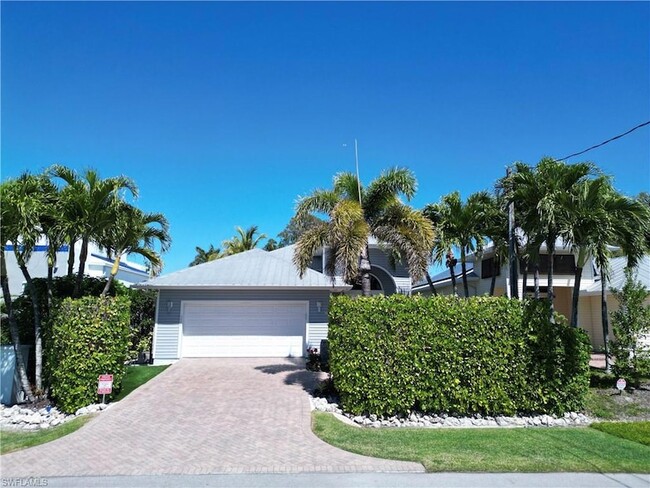 3005 Coco Ave in Naples, FL - Building Photo - Building Photo