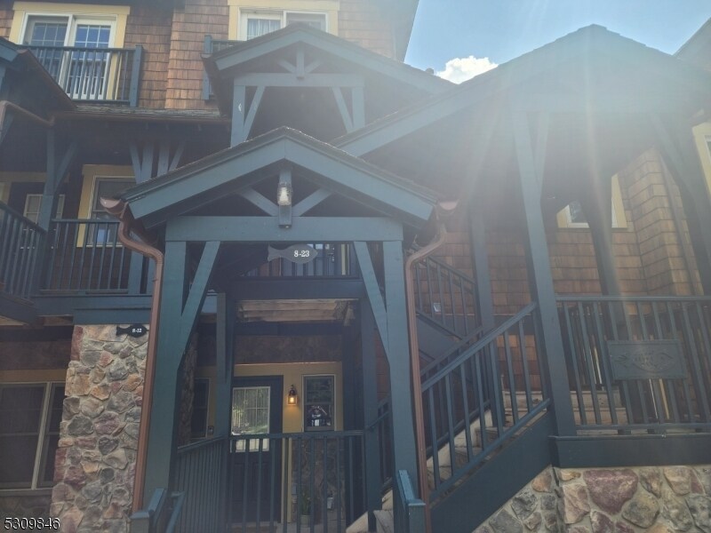 8-13 Maple Cres in Vernon, NJ - Building Photo