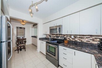 6083 Bahia Del Mar Cir N in St. Petersburg, FL - Building Photo - Building Photo