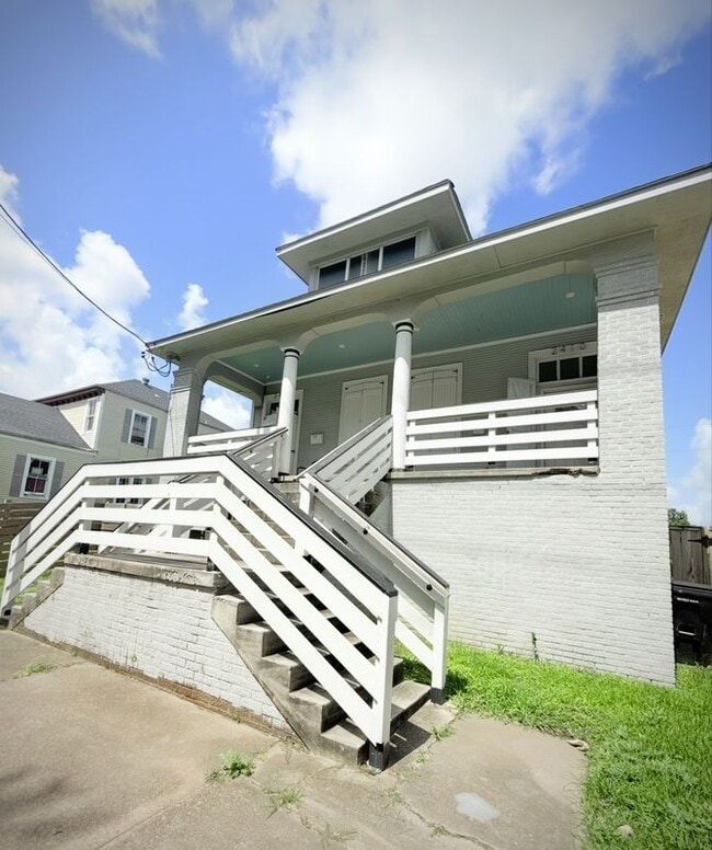 property at 2410 Franklin Ave