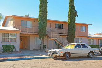 Highland Park Apartments in Tucson, AZ - Building Photo - Building Photo